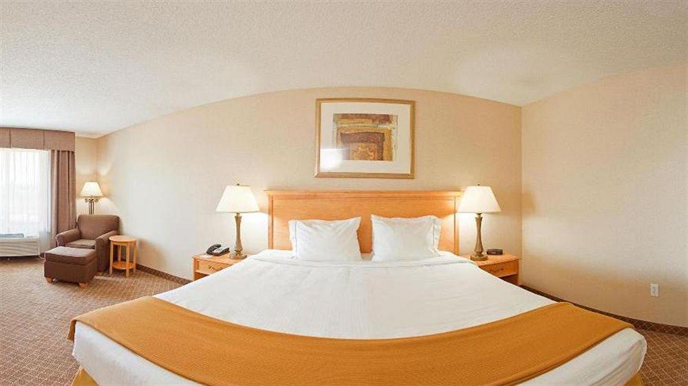 Holiday Inn Express Hotel & Suites Chesterfield - Selfridge Area By Ihg Exteriör bild
