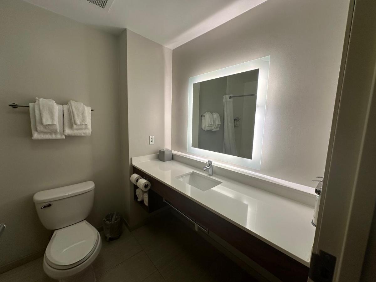 Holiday Inn Express Hotel & Suites Chesterfield - Selfridge Area By Ihg Exteriör bild