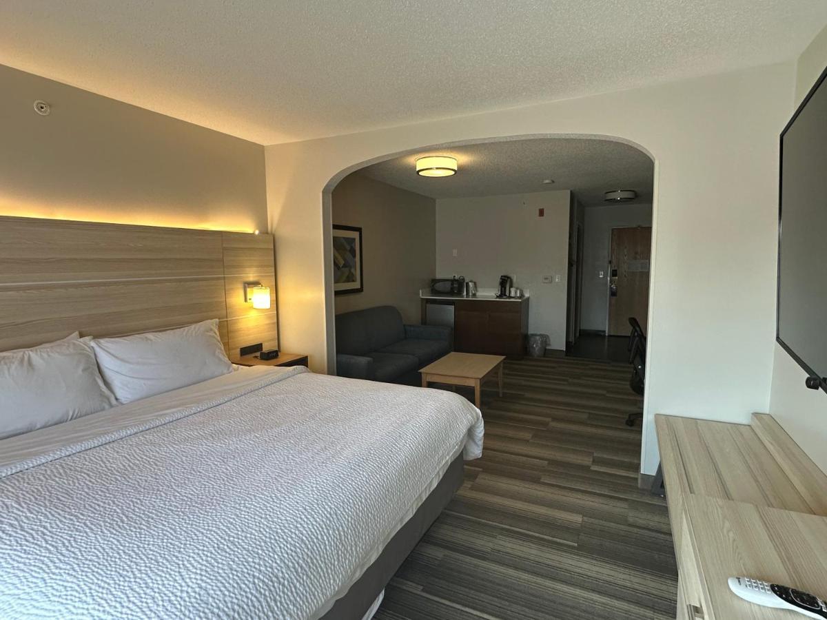 Holiday Inn Express Hotel & Suites Chesterfield - Selfridge Area By Ihg Exteriör bild